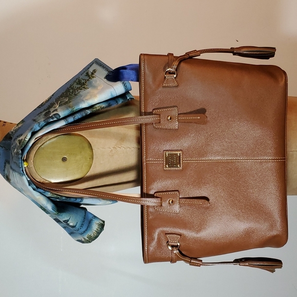 Dooney & Bourke Handbags - Dooney & Bourke Brown 😻 Davis Tassel Shopper Tote Handmade Dust Bag